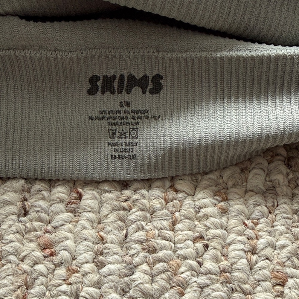 Gray Ribbed Crop Top - Picture 2 of 4